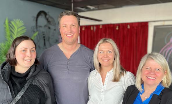 Administrerende direktør Merete Nordheim (t.v) i Bodø Næringsforum ledet paneldebatten med Raymond Dokmo (kommuneoverlege i Bodø), Marianne Bahr Simonsen (daglig leder i Kraft) og Liv Bente Kristoffersen (avdelingsleder i Innovasjon Norge). Foto: Hege Eilertsen.