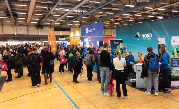 Elever på utdanningsmesse i Trondheim.