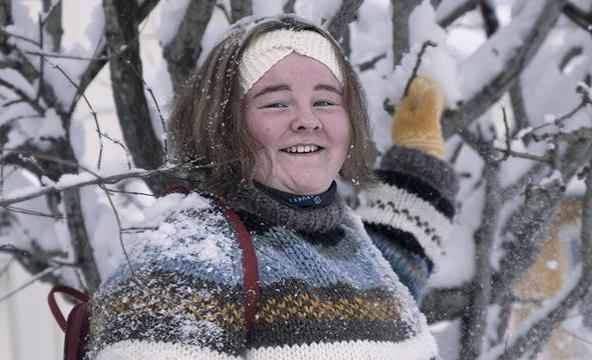 Student Cathrine Bakken utendørs.