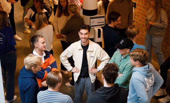 Studenter møter til studiestart 