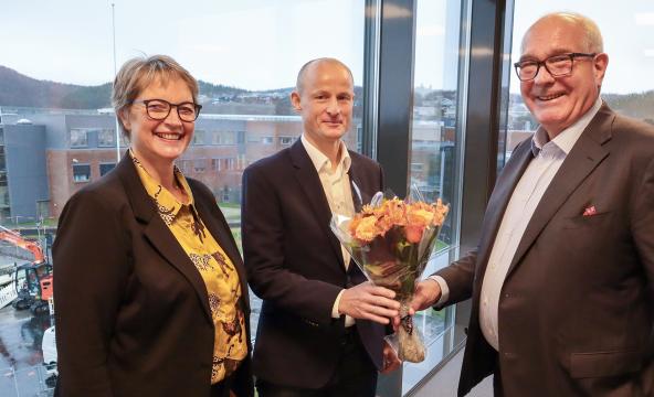 Rektor Hanne Solheim Hansen, prorektor Levi Gårseth-Nesbakk og styreleder Øyvind Fylling-Jensen