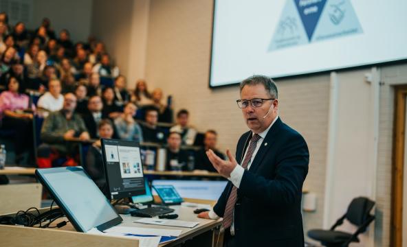 Forsvarsminister Bjørn Arild Gram