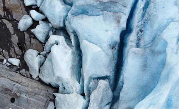 isbre-sett-fra-luften-svartisen-foto