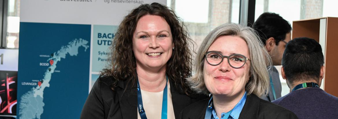 To Nord-ansatte på konferanse.