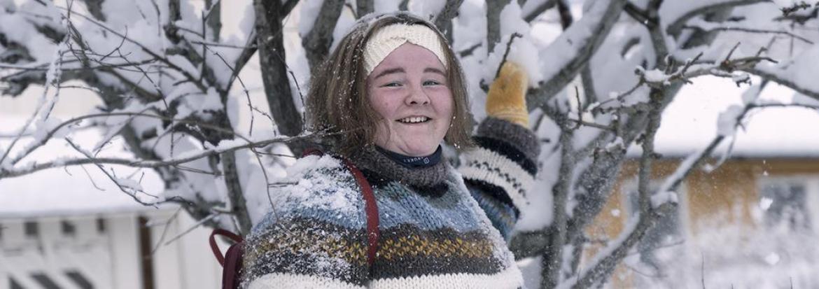 Student Cathrine Bakken utendørs.