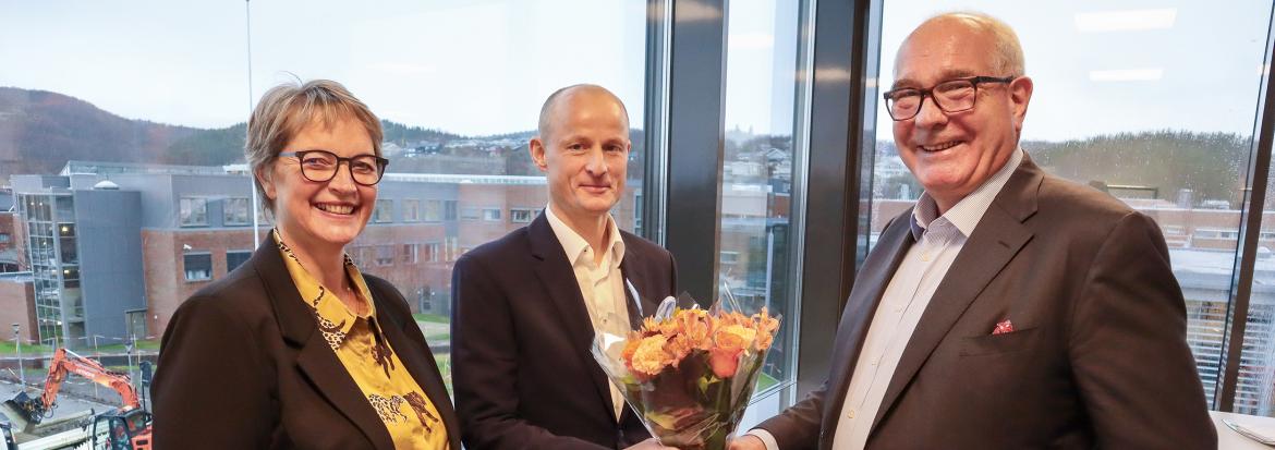 Rektor Hanne Solheim Hansen, prorektor Levi Gårseth-Nesbakk og styreleder Øyvind Fylling-Jensen