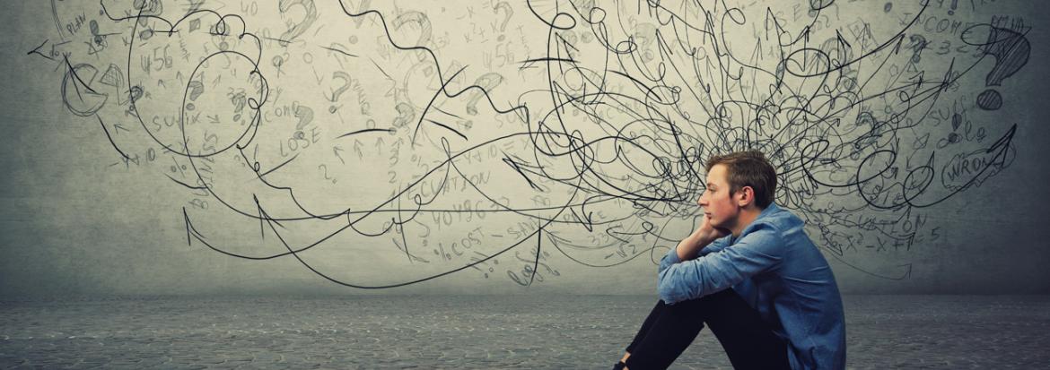 Mann som sitter på gulvet med tanker i spinn. Illustrasjonsbilde