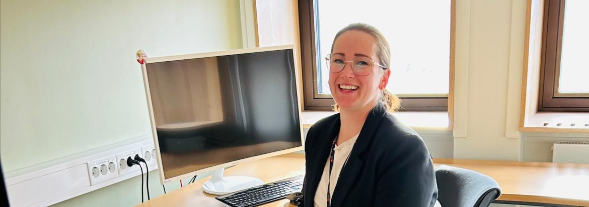 Bente Brevik på kontoret ved barneverntjenesten i Bodø