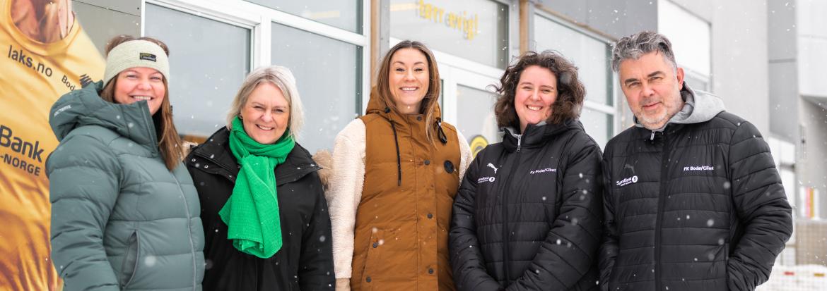 Folk foran Aspmyra stadion