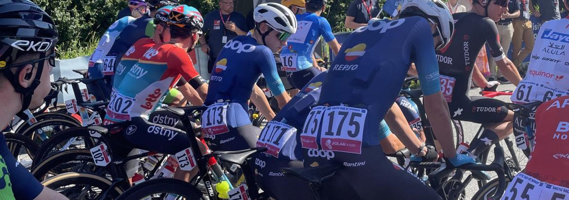 Syklister på startstreken, klare for sykkelløp