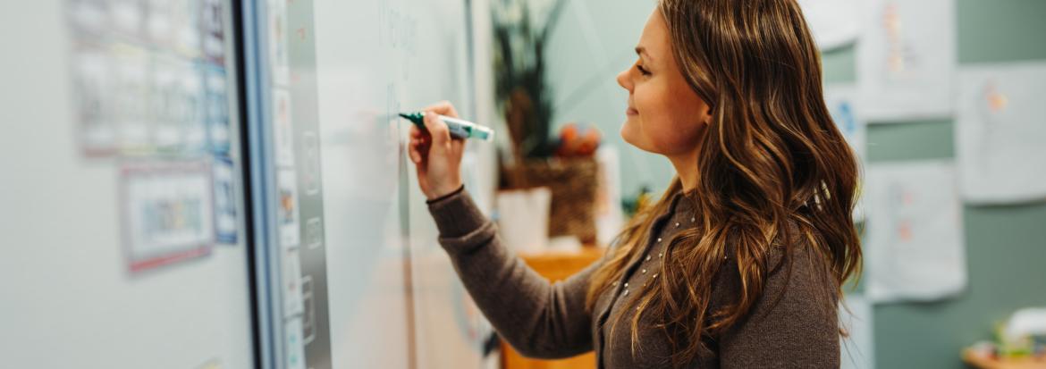 Lærer som underviser. Foto.