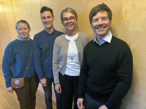 Gruppebilde av fire av deltakerne i prosjektet.