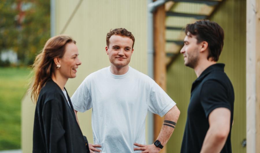 Sosialvitenskap - samtale mellom 3 personer