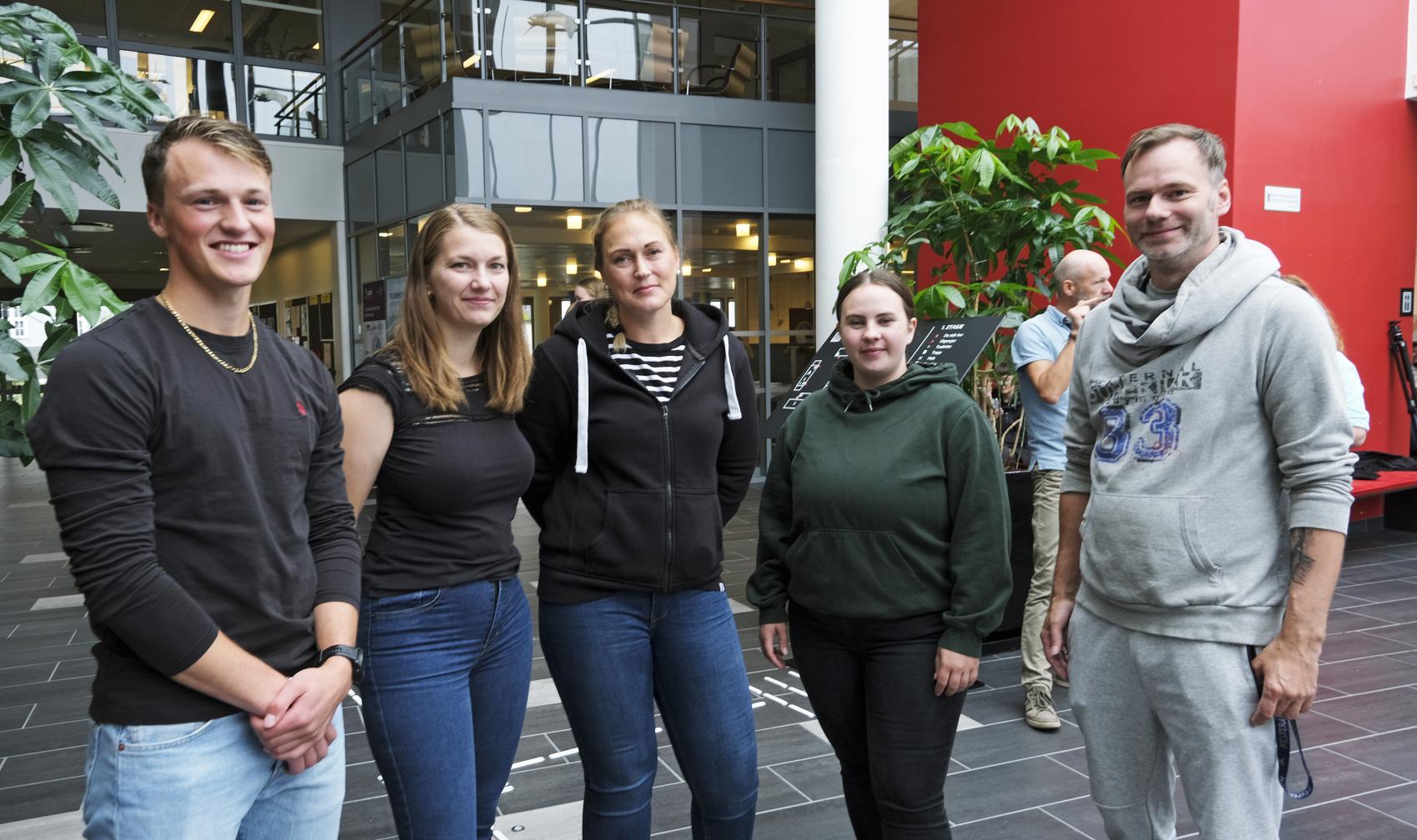 Fire studenter ved Nord universitet på Nesna