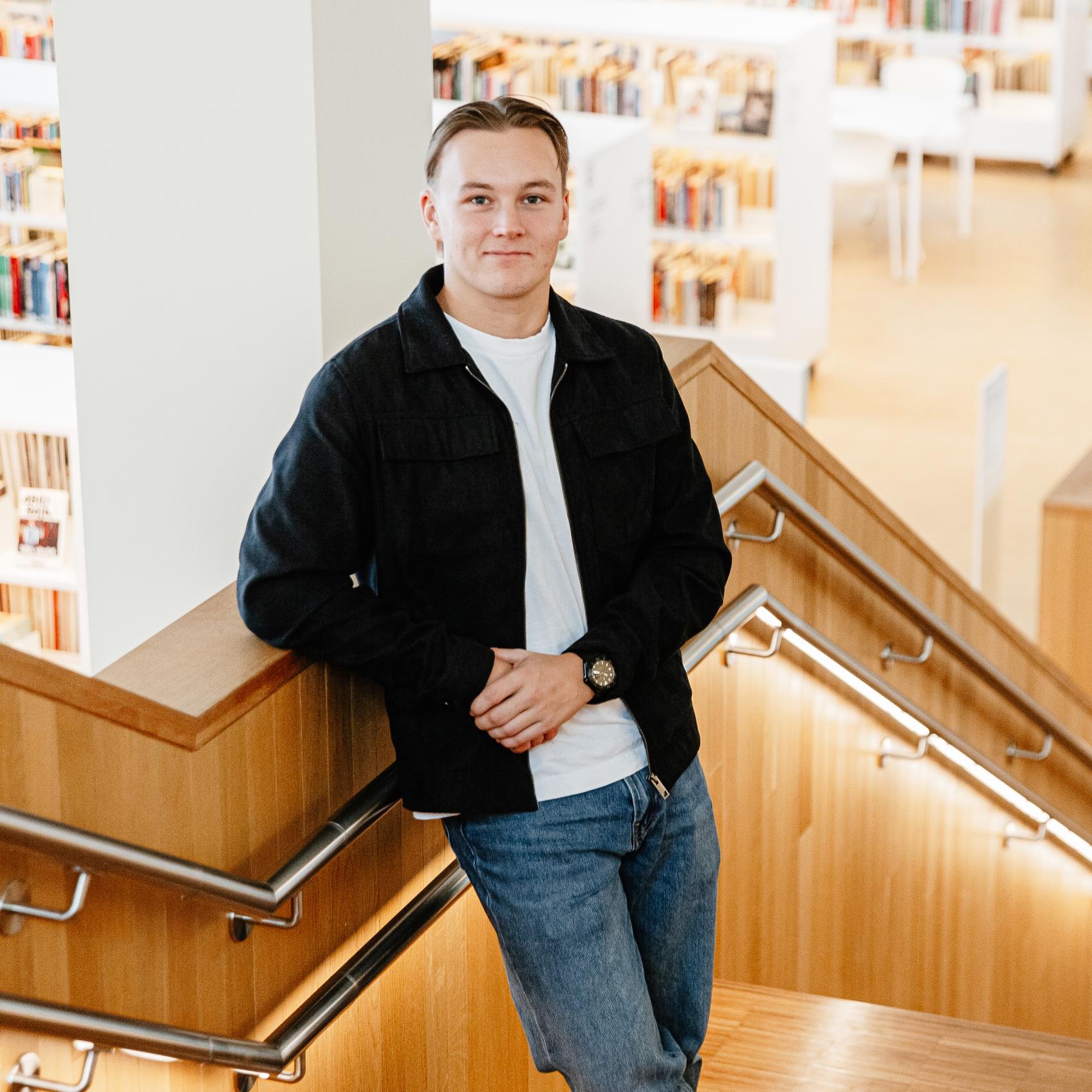 Student på biblioteket