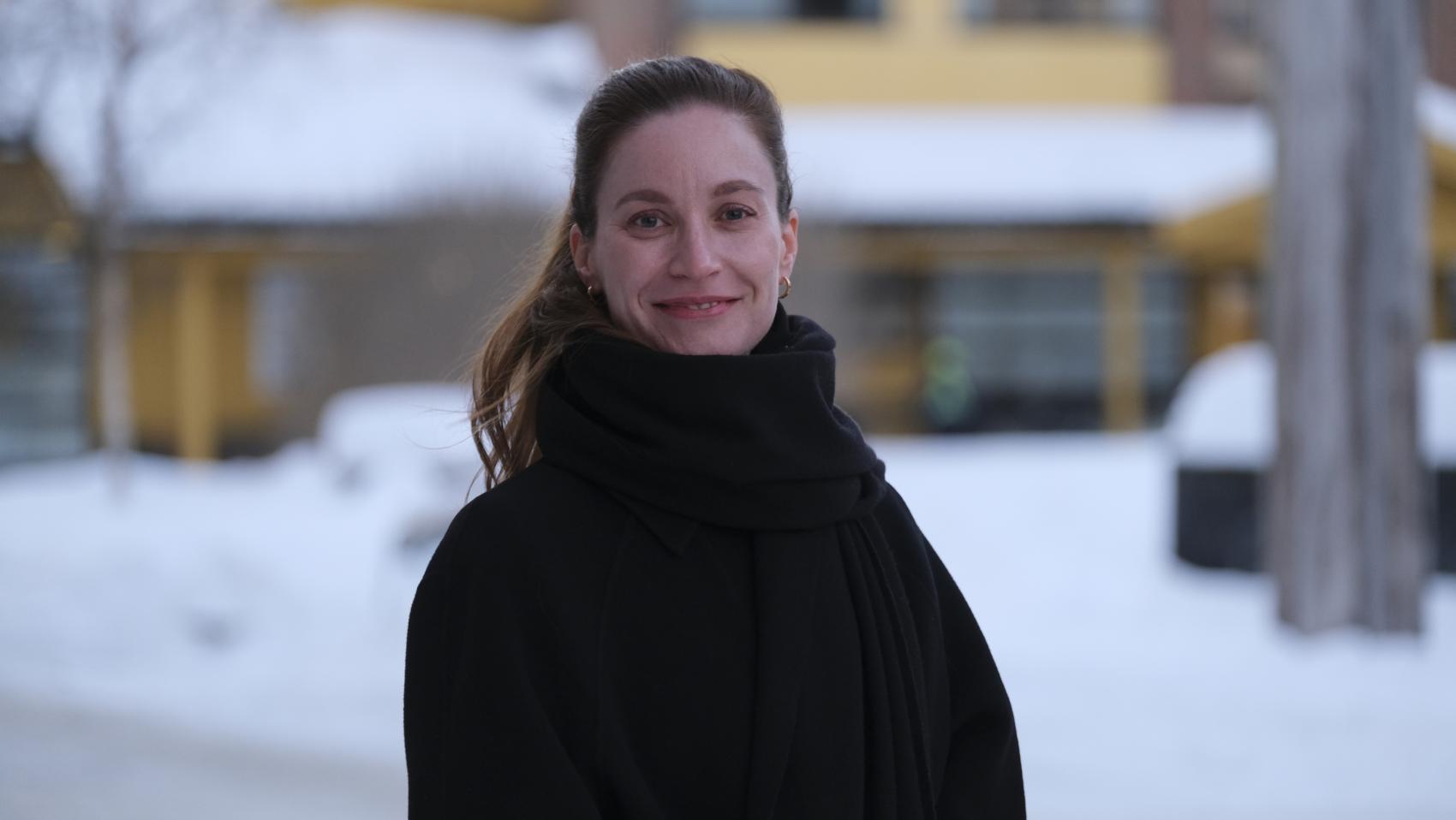 Dekan Rose Martin utenfor Campus Bodø