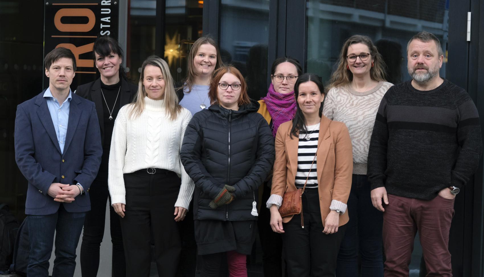 Gruppebilde av ansatte ved samisk seksjon ved Fakultet for lærerutdanning og kunst og kulturfag.