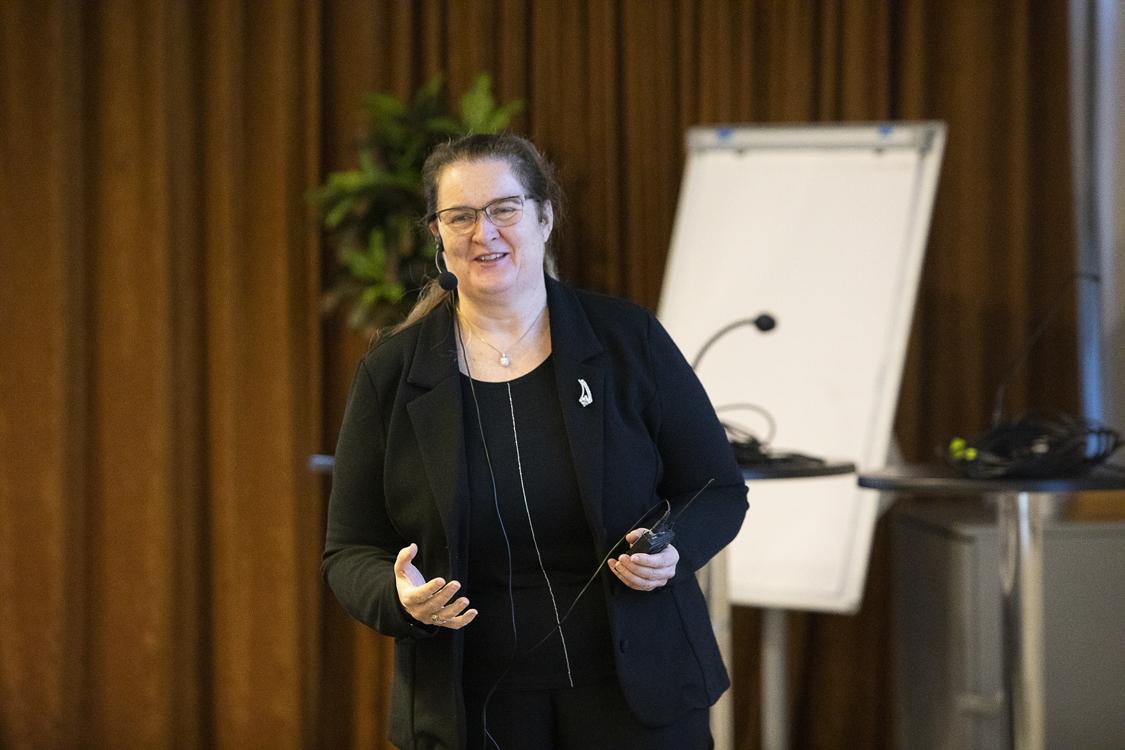 Leader: Chairwoman of the board at Green Ammonia Berlevåg AS, Liv Monica Stubholt, led the panel debate in an expertedly way.