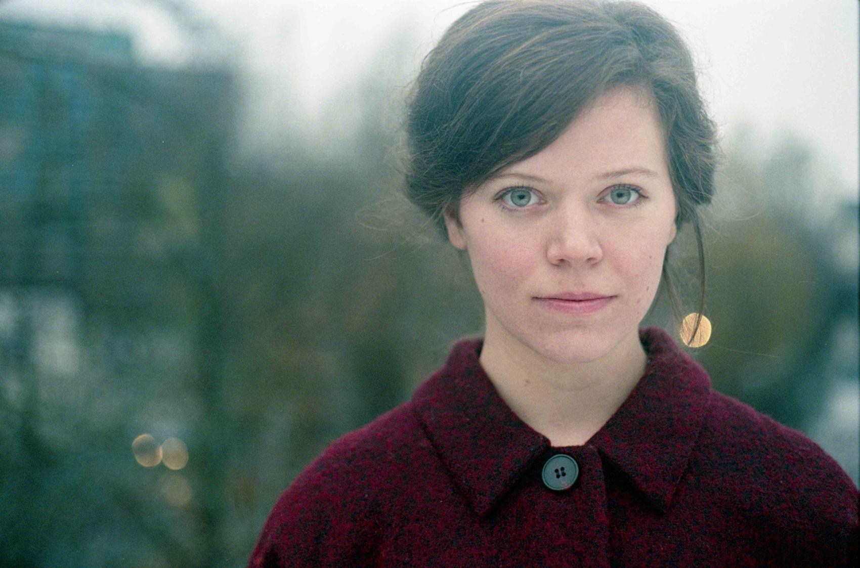 Portrett av en ung kvinne. Foto